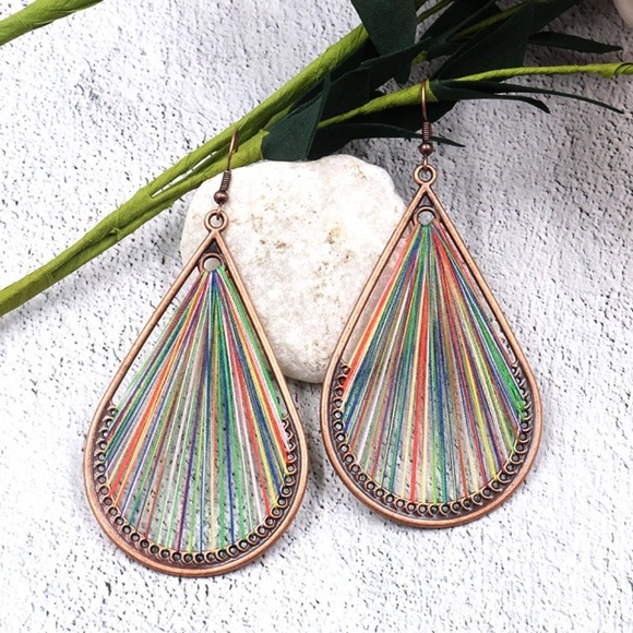 Jewelry - Vintage boho festive earrings